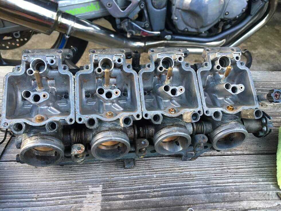 ひまじんのバイクブログ | キャブ車とFI車の違いを徹底比較|初心者はどっち?後悔しない選び方 ひまじんのバイクブログ | キャブ車とFI車の違いを徹底比較|初心者はどっち?後悔しない選び方